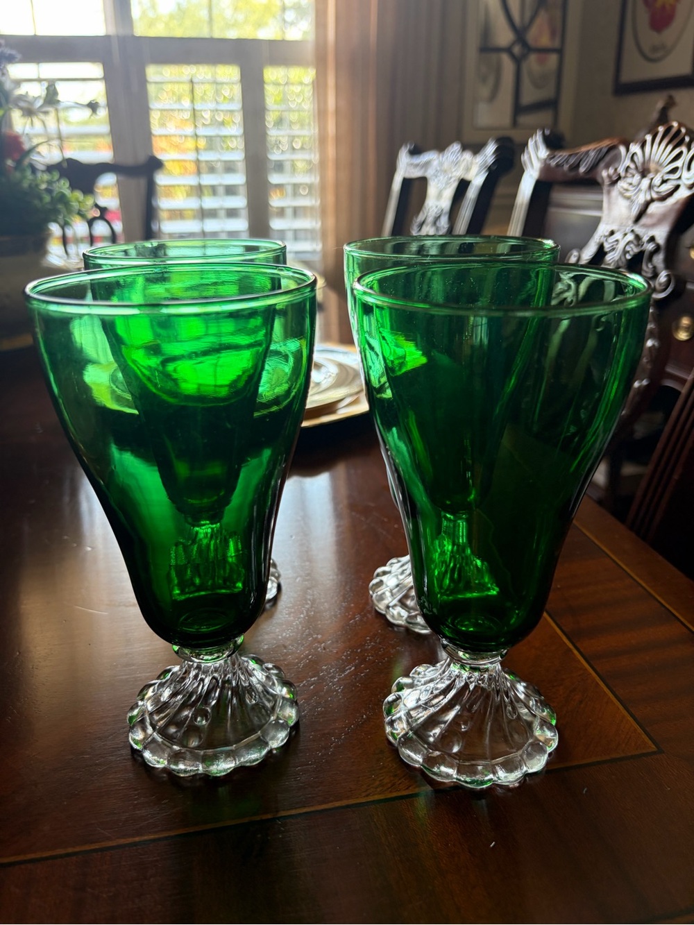 Set of 4 Emerald Green Footed Glasses with Clear Decorative Stems